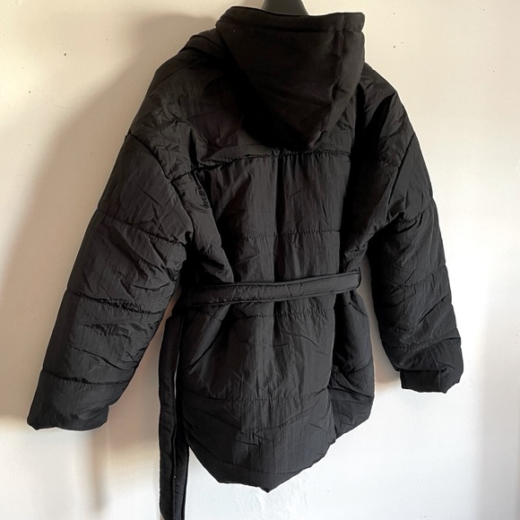 COPY - BlankNYC Women’s Medium Fair Shake Puffer Jacket - Picture 4 of 10